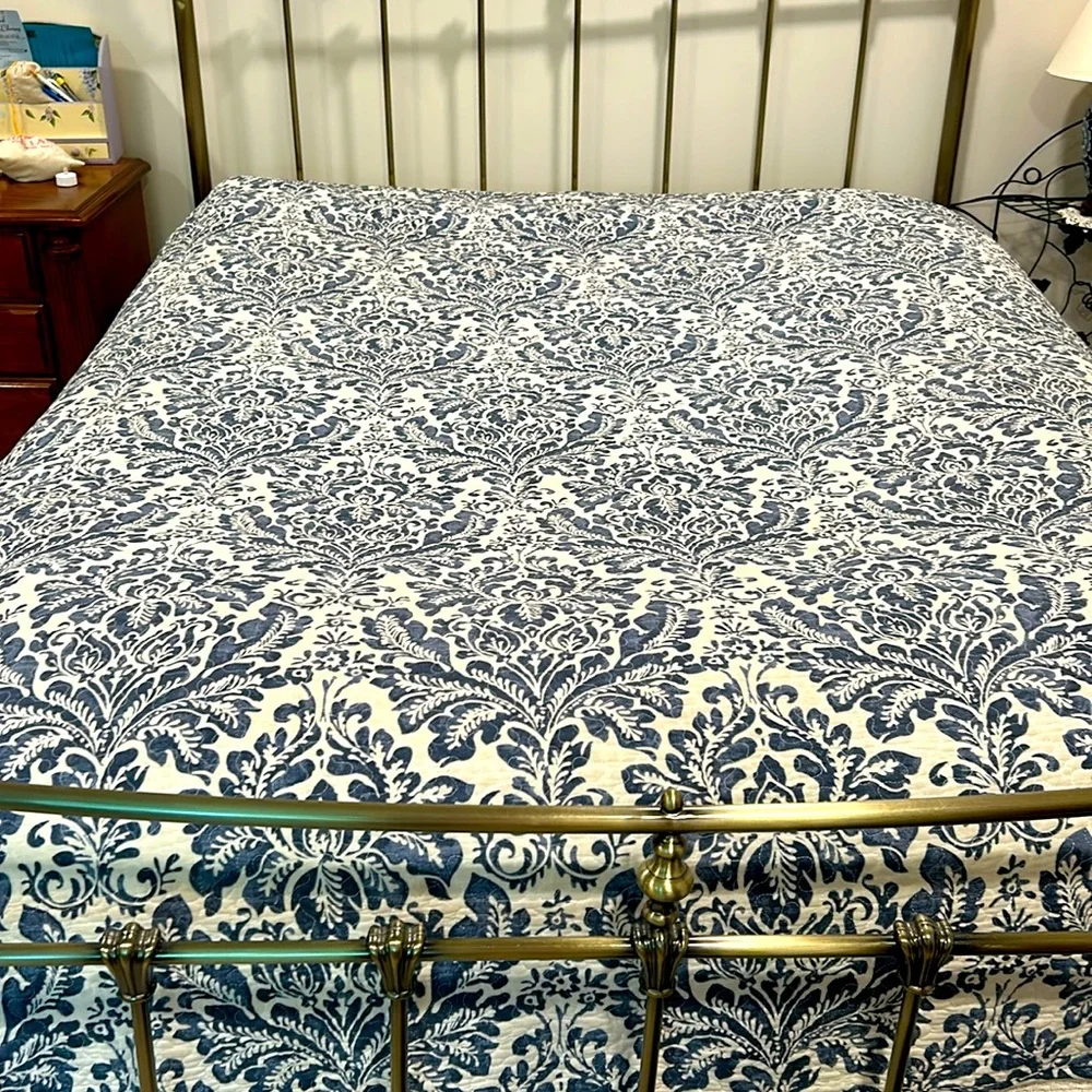 Queen sized reversible blue and white quilt/coverlet